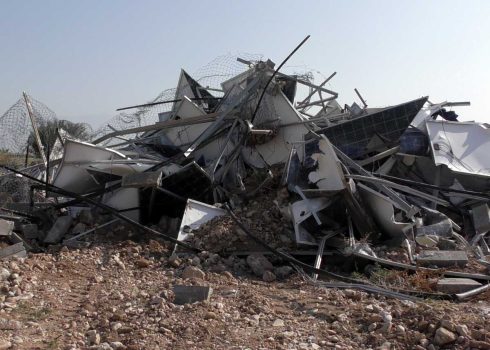 לוחות סולאריים שהרס המנהל האזרחי בחווה. צילום: עארף דראר'מה, בצלם, 12.12.23