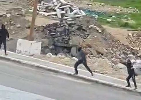 The settlers throwing stones on Huwarah Road. Still from video footage 