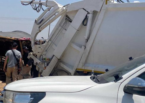 مندوبو مجلس مستوطنات الأغوار يصادرون البضائع 