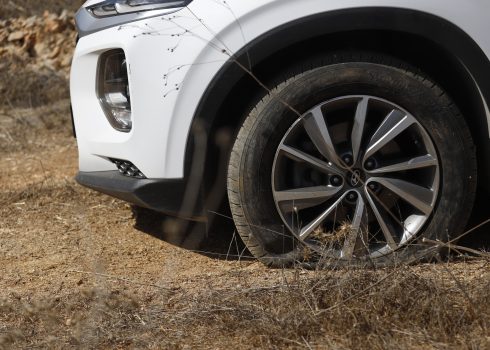 Car tires punctured by settlers on 29 October 2024. Photo: Avishay Mohar, Activestills, 29 Oct. 2024