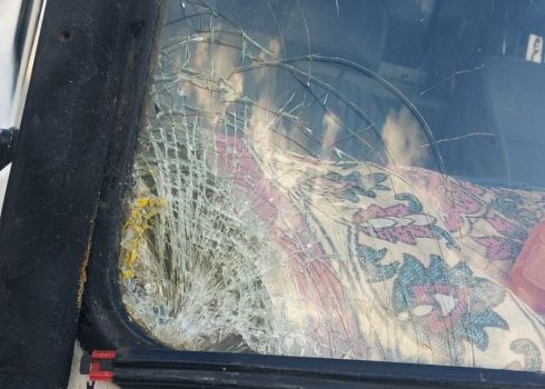 The crack in the windshield caused by the settlers. Photo: ‘Aref Dagaharmeh, B’Tselem