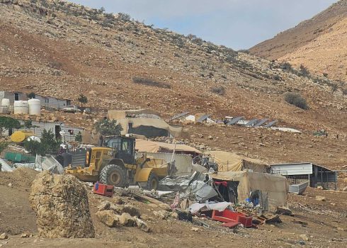 ركام منزل العائلة في تجمع البرج. تصوير: عارف دراغمة، بتسيلم 25.11.24