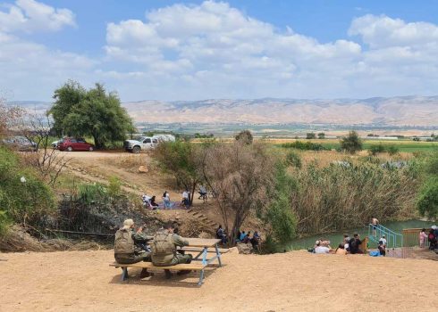 Settler families picnicking at ‘Ein al-Qur’an spring, on privately owned Palestinian land. Photo by 'Aref Daraghmeh, B'Tselem