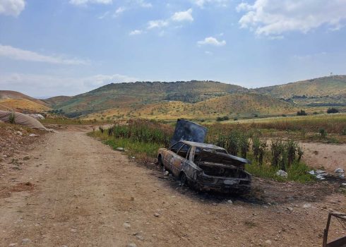 Ahmad Abu Muhsen's car, burned by settlers. Photo: ‘Aref Daraghmeh, B’Tselem