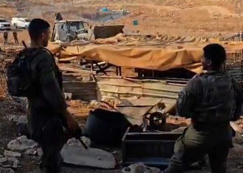 هدم إحدى حظيرتيّ المواشي. صورة قدمتها العائلة مشكورة