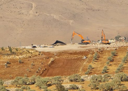 أعمال إقامة بؤرة "حفات غيبوري دافيد" الاستيطانية، شمالي ـ شرق قرية دوما. تصوير: سلمى الدبعي، بتسيلم