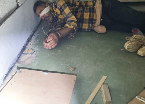 يوسف بشارات كما صوّره الجنود بهاتفه الخلويّ، في معسكر الجيش. صورة قدمها الشاهد مشكورًا