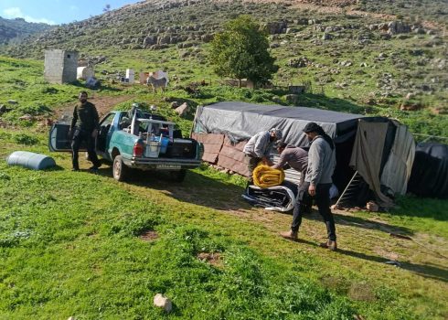 سكان التجمع يرزمون أمتعتهم استعدادًا للرحيل. صورة قدمها السكان مشكورين 