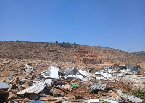 חורבות מבנים בקהילת ערב אל-ג'האלין. צילום: סלמא א-דיבעי, בצלם
