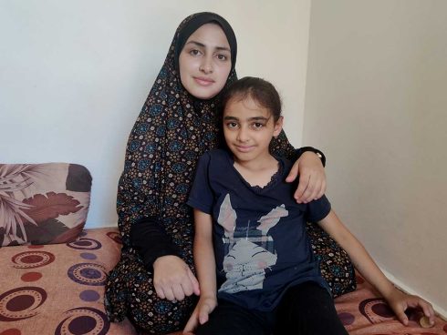 Arij ‘Abdu with her daughter Hiyam. Photo by Olfat al-Kurd, B’Tselem