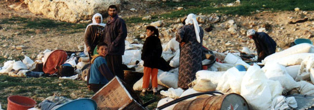 Eviction of Khirbet al-Mufaqarah residents, November 1999. The military loaded all their belongings on trucks and had it transported outside firing zone 918. Photo: Nisreen 'Alian, B'Tselem