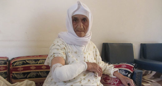 آمنة حثناوي بعد ان تركت المستشفى. تصوير: عاطف ابو الرب، بتسيلم. 18/2/2013.