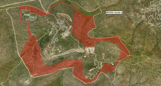 The path created illegally by settlers and the lands seizure by the military requisition orders, marked in red. Aerial photo: Peace Now.