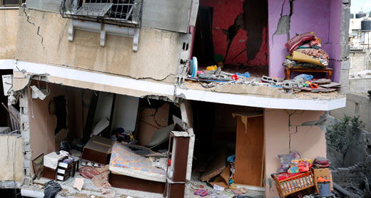 בית בח'אן יונס שנפגע בהפצצה. צילום: פינבר אוריילי, רויטרס, 17.7.14