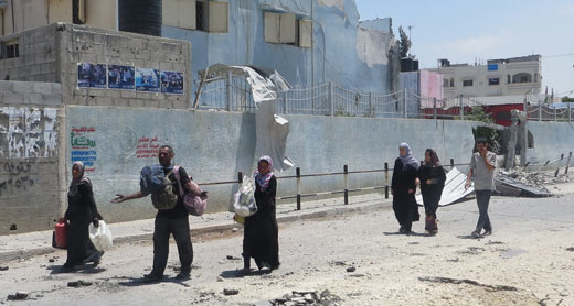 Brief humanitarian ceasefire in Beit Hanoun, 26 July 2014. Photo: Muhamad Sabah, B'Tselem.