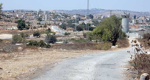 המגדל הצבאי על הכביש הישן בין סילוואד ליברוד. צילום: איאד חדאד, בצלם, 27.8.16.