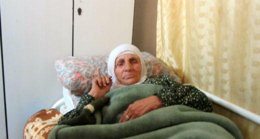 Shafiqa Jum’ah in her home.  Photo by Abdulkarim Sadi, B’Tselem, 12 Jan. 2017
