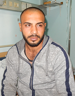 מוחמד אבו עכר בבית החולים. צילום: מוחמד סעיד, בצלם