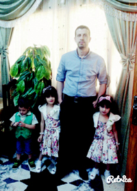Taher Ya’qub with his children. Photo courtesy of Taher Ya’qub.